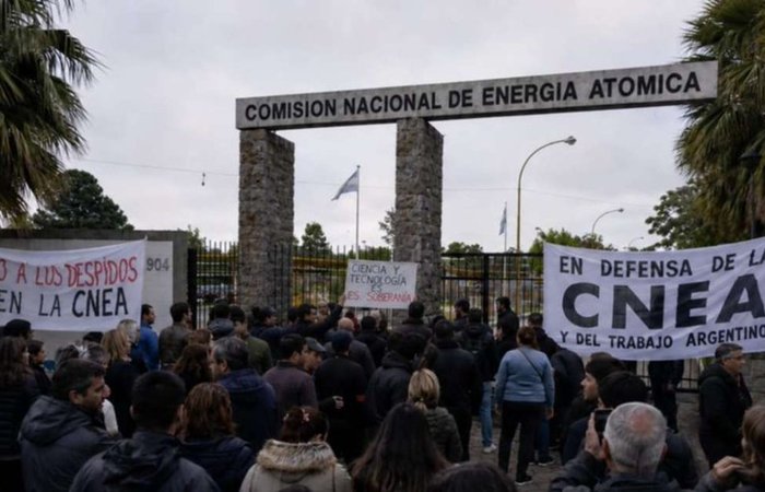 DESPIDOS EN LA COMISIÓN NACIONAL DE ENERGÍA ATÓMICA