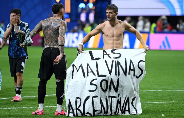 Partido politizado: Dios, Malvinas y fútbol.