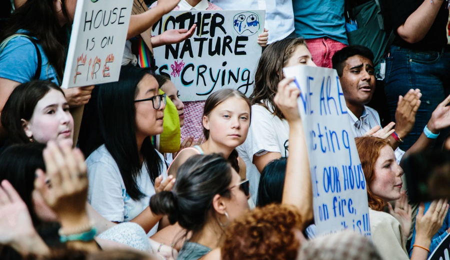 La juventud y el contrato del desapego: El triunfo del "yo" sobre lo colectivo.